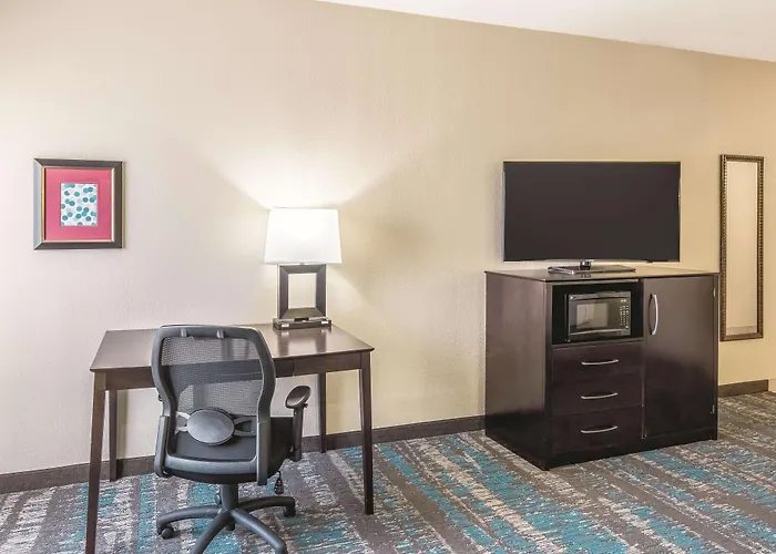 La Quinta By Wyndham Dallas Grand Prairie South